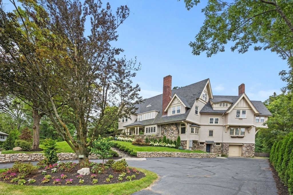 Attached, Backyard, Exterior, Facade, Queen Anne Victorian