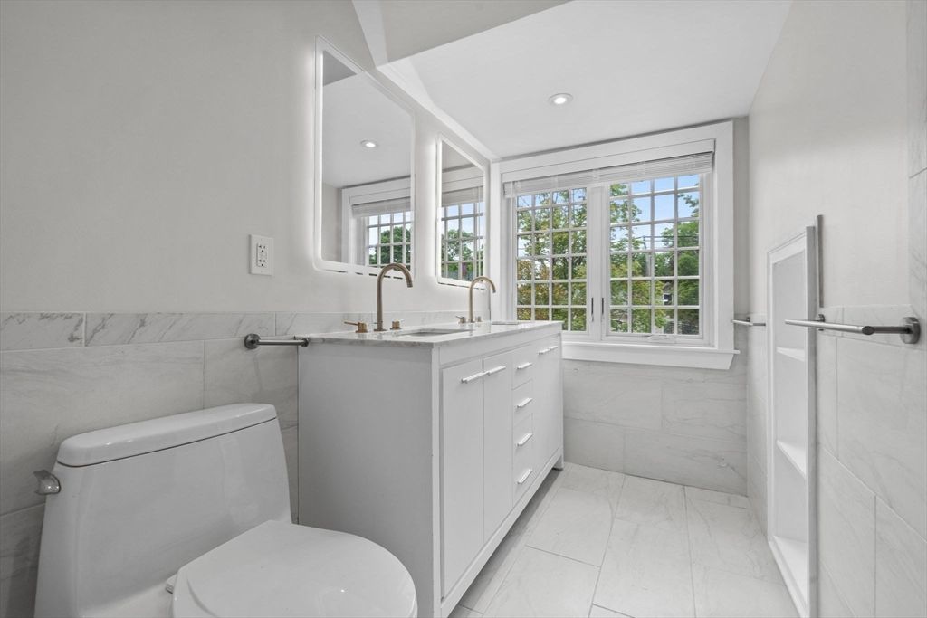 Bathroom, Interior, Marble, Marble Walls, Recessed Lighting