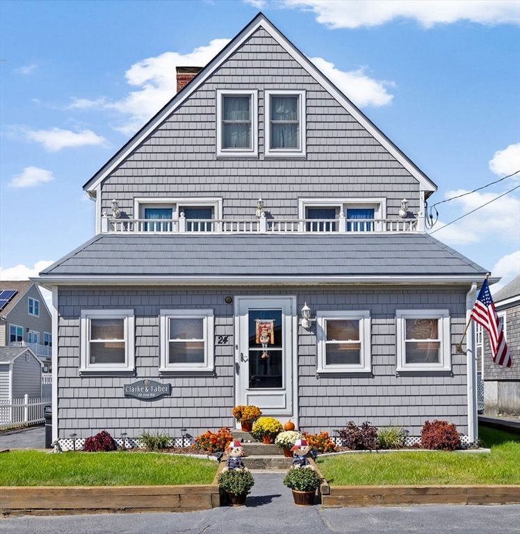 Exterior, Facade, Queen Anne Victorian