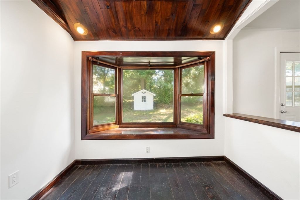 Interior, Recessed Lighting, Wooden Ceilings, Wood Texture Flooring