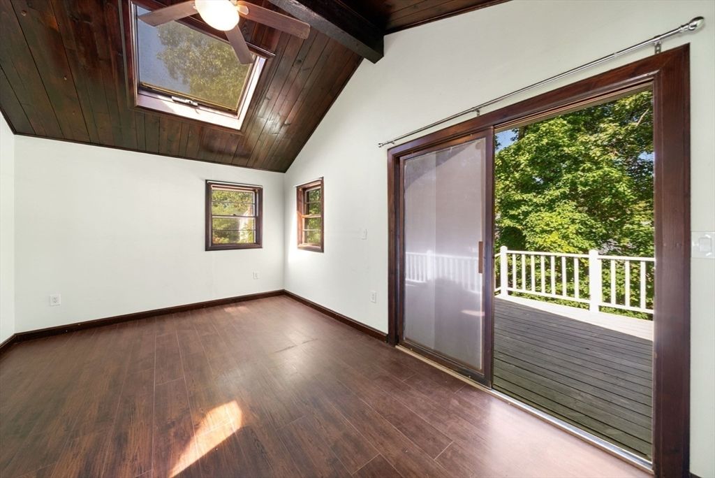 Empty room, Interior, Wooden Beams, Wooden Ceilings, Wood Texture Flooring
