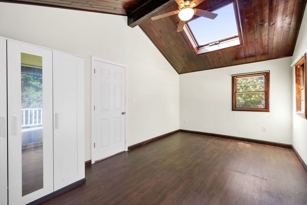 Empty room, Interior, Wooden Beams, Wooden Ceilings, Wood Texture Flooring
