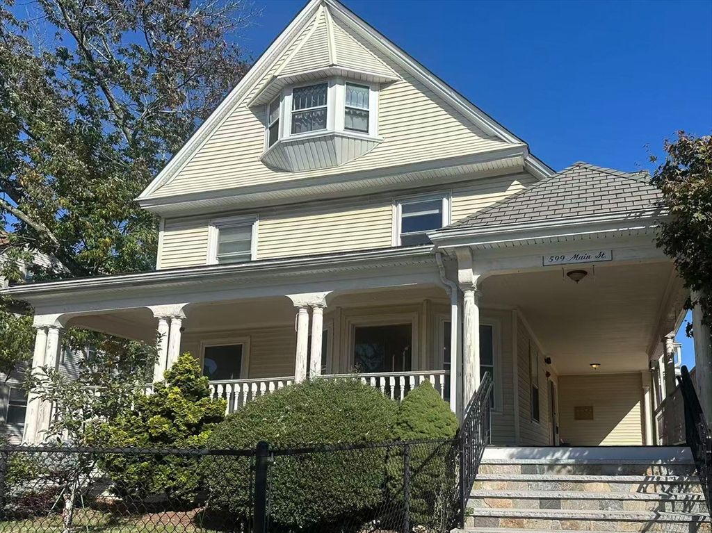 Exterior, Facade, Queen Anne Victorian