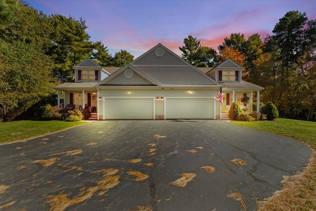 Attached, Exterior, Facade, Farmhouse