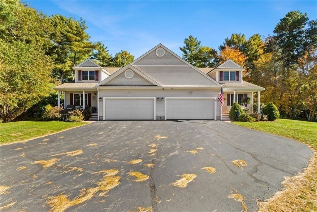 Attached, Exterior, Facade, Farmhouse