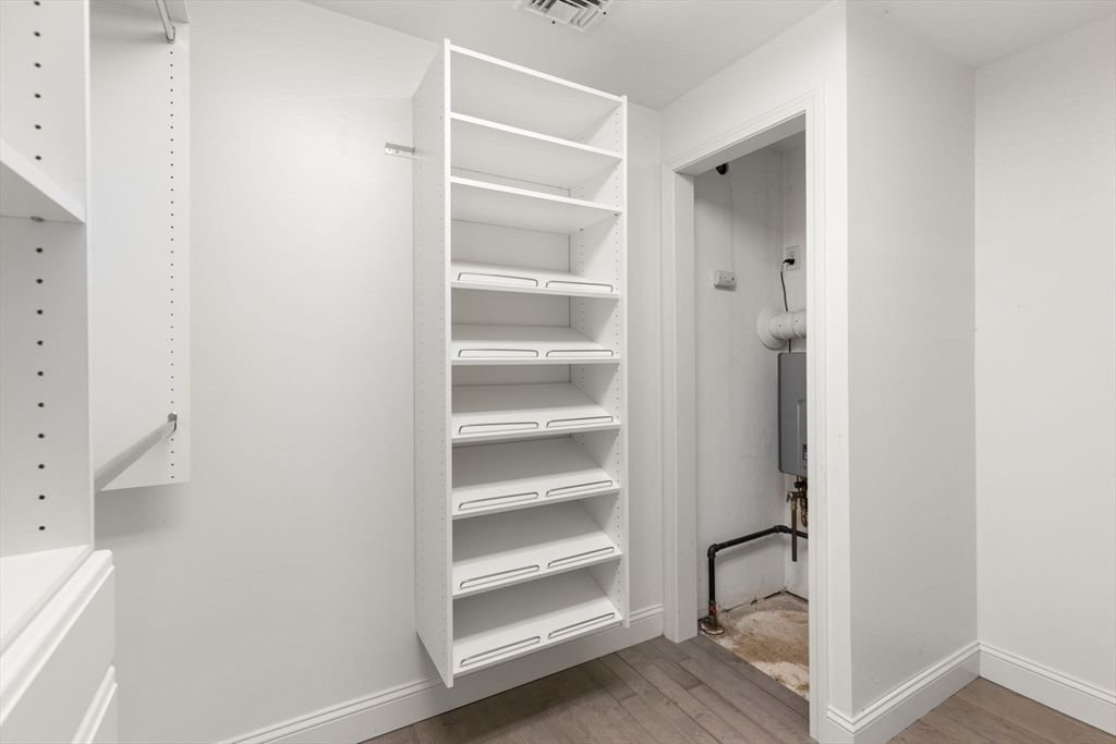 Interior, Walk-in Closets, Wood Texture Flooring