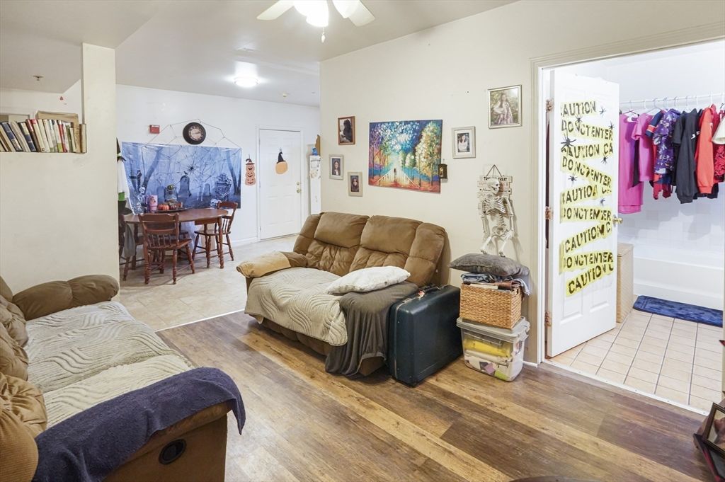 Dining room, Interior, Living room, Recessed Lighting, Wood Texture Flooring