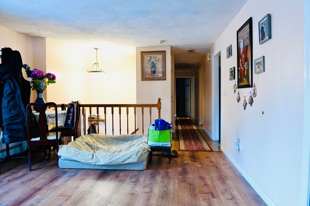 Interior, Pendant Lights, Wood Texture Flooring