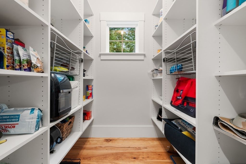 Interior, Walk-in Closets, Wood Texture Flooring