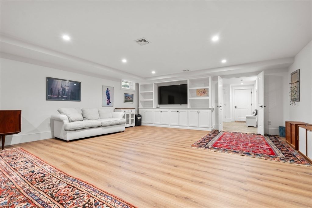 Interior, Recessed Lighting, Wood Texture Flooring