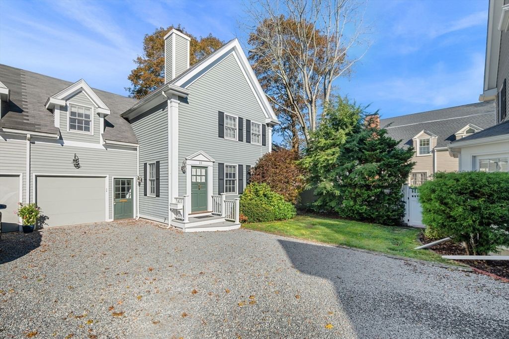 Attached, Exterior, Facade, Farmhouse