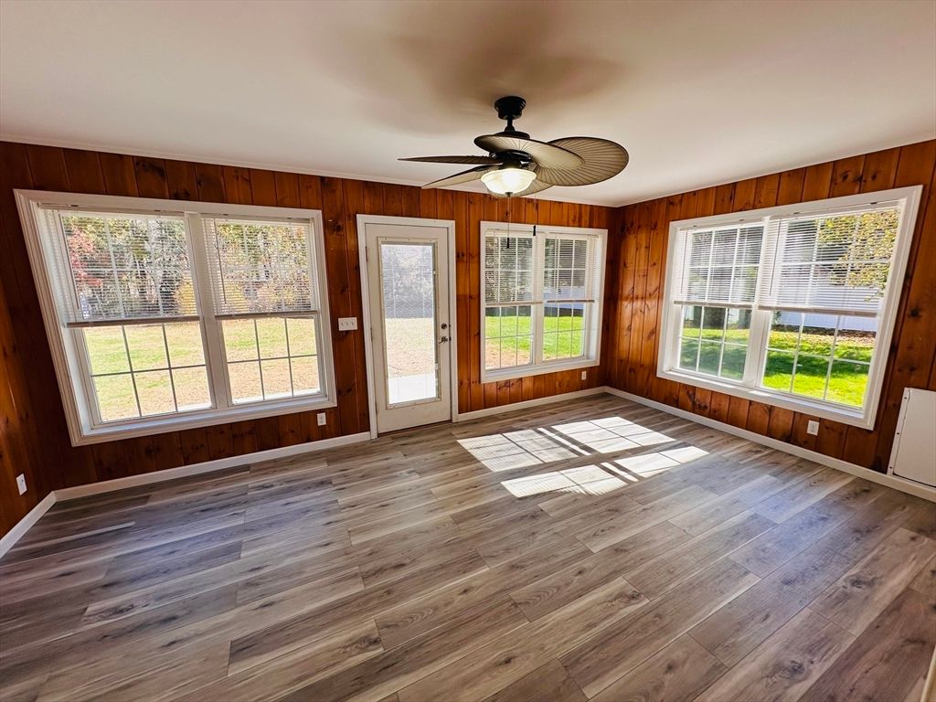 Empty room, Interior, Wood Texture Flooring, Wooden Walls