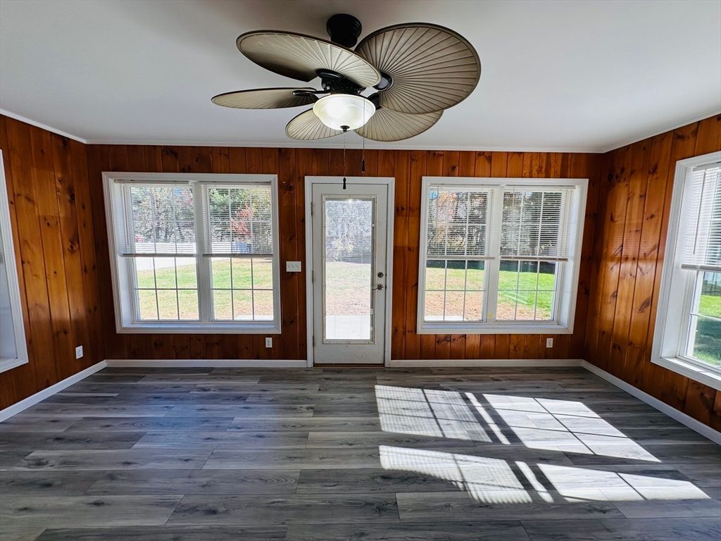Empty room, Interior, Wood Texture Flooring, Wooden Walls