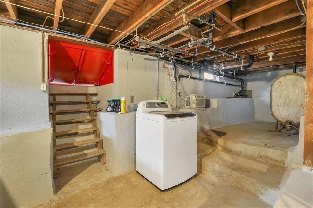 Interior, Washer, Wooden Beams, Wooden Ceilings