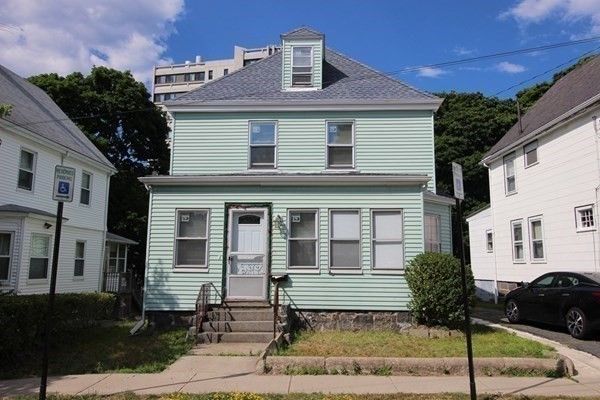 Exterior, Facade, American Foursquare