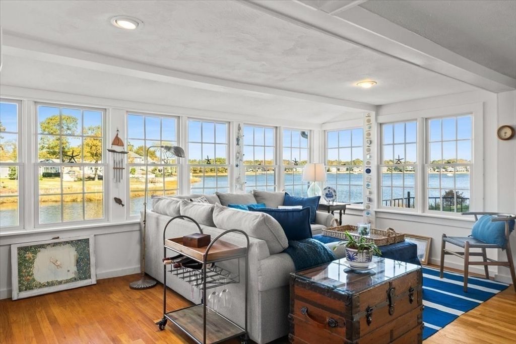 Interior, Living room, Recessed Lighting, Water, Wood Texture Flooring