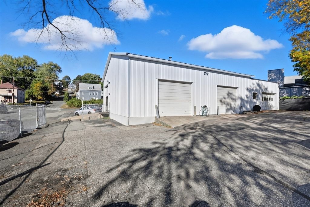 Detached Garage, Exterior