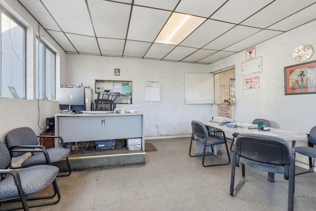 Home Office, Interior