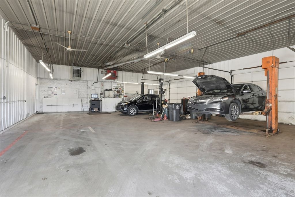 Garage, Interior