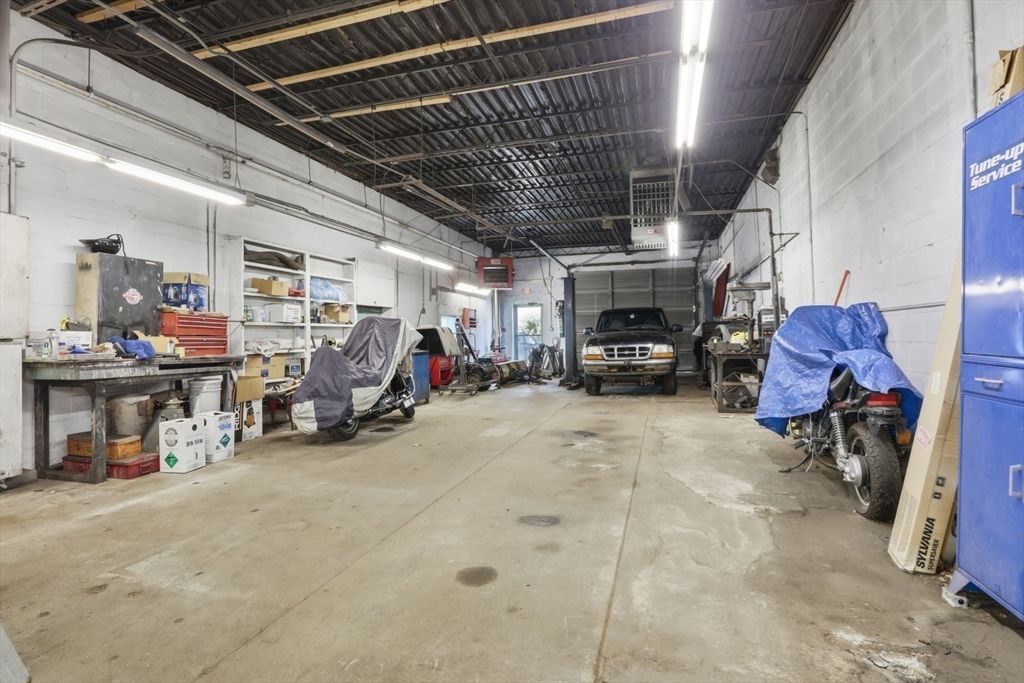 Garage, Interior