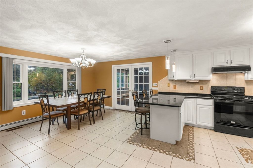 Chandelier, Dining room, Interior, Kitchen, Pendant Lights