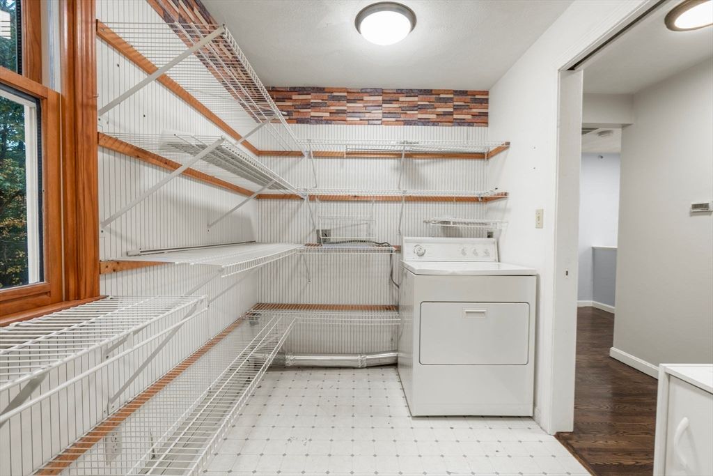Interior, Utility Closets, Washer, Wood Texture Flooring