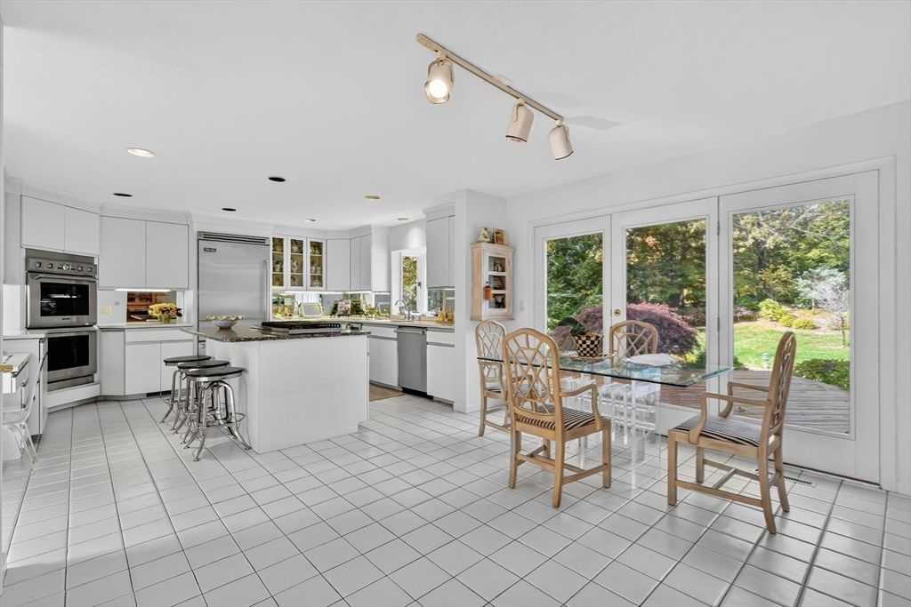 Dining room, Interior, Kitchen, Recessed Lighting, Stainless Steel Appliances