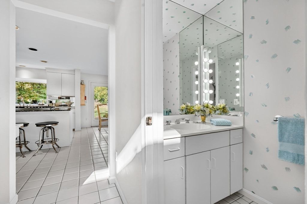 Bathroom, Interior, Recessed Lighting