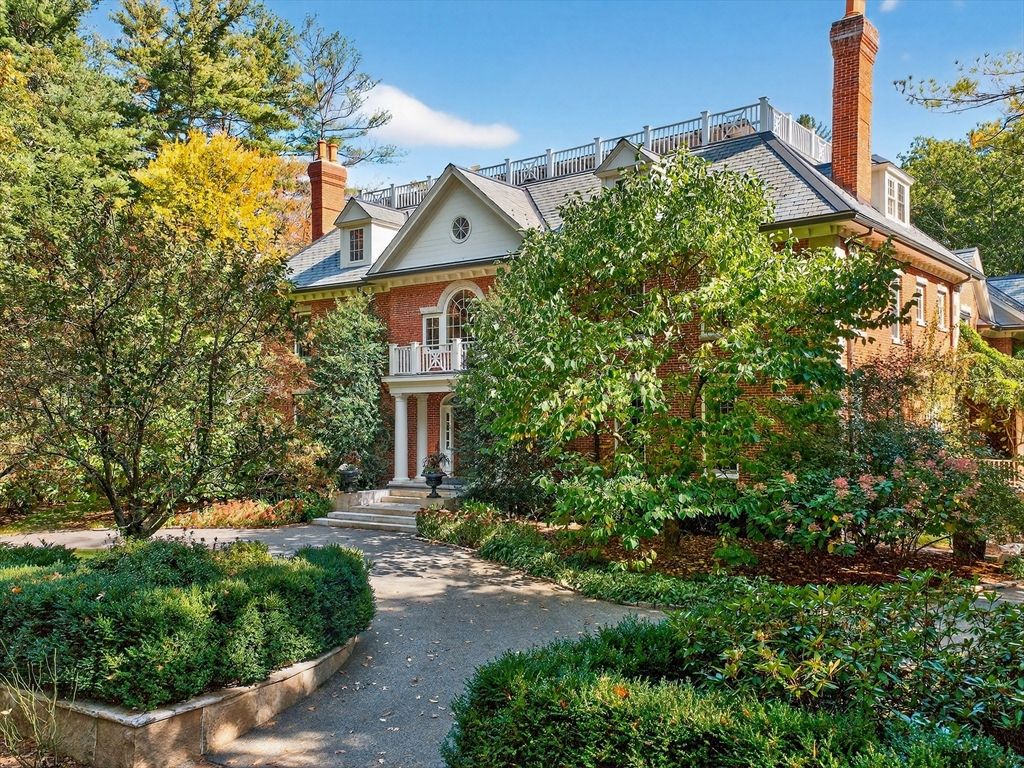 Exterior, Facade, Brick Facade, Georgian