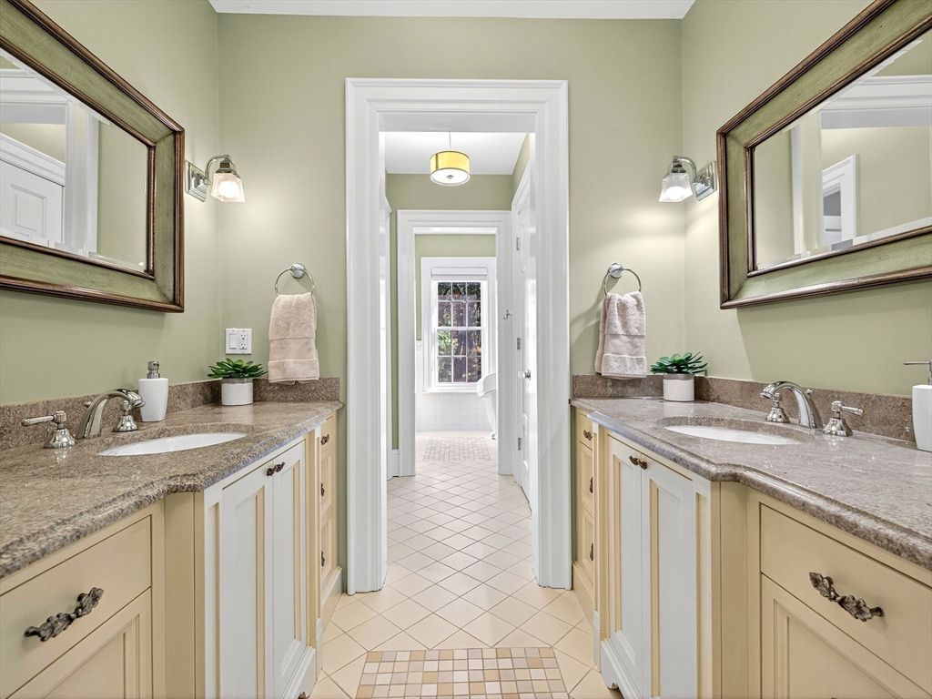 Bathroom, Dual Sink Vanities, Interior