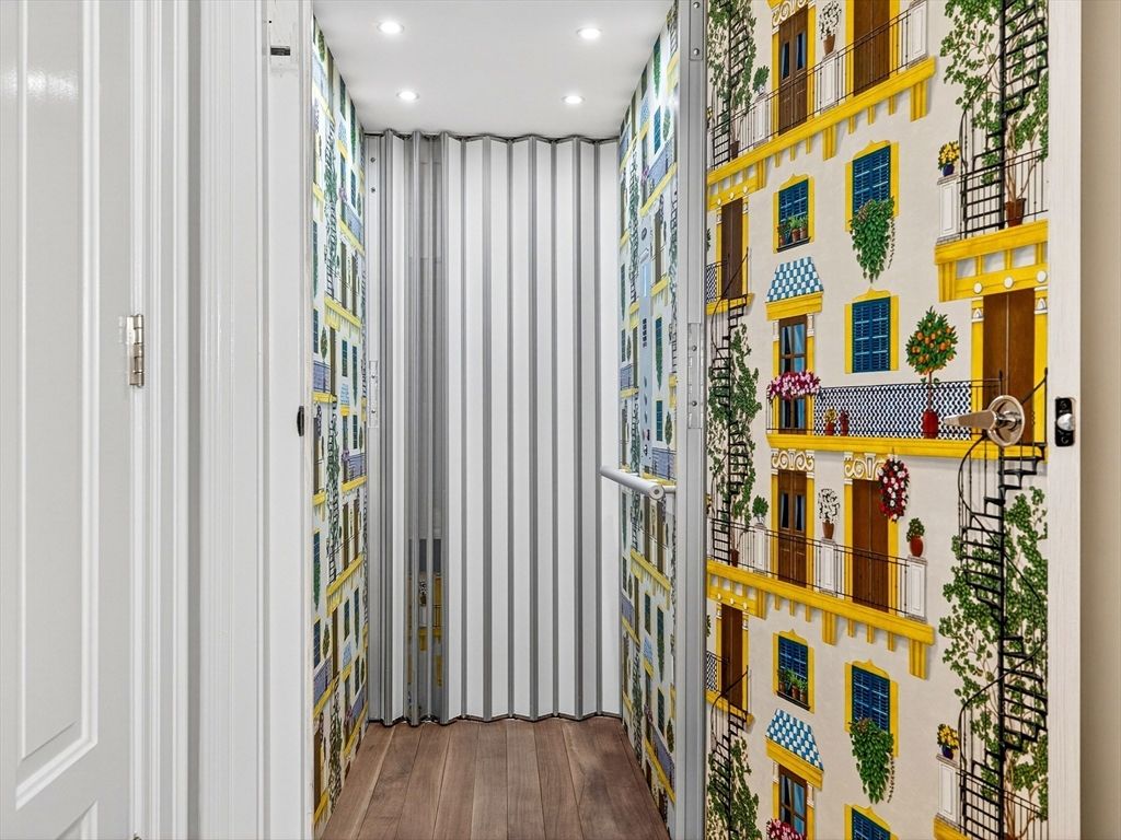 Interior, Recessed Lighting, Wood Texture Flooring