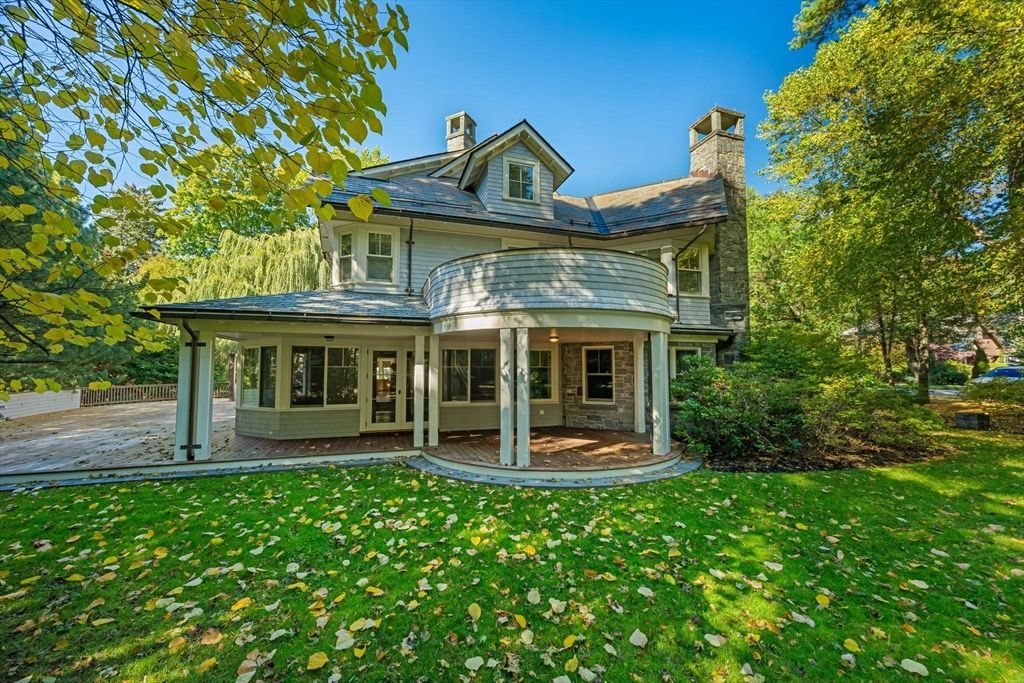 Backyard, Exterior, Facade, Queen Anne Victorian