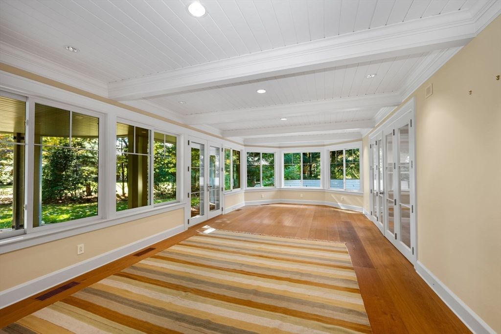 Interior, Recessed Lighting, Sun Room, Wood Texture Flooring