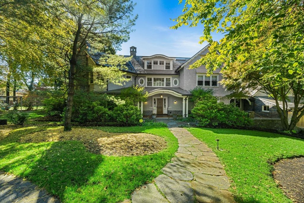 Backyard, Exterior, Facade, Queen Anne Victorian