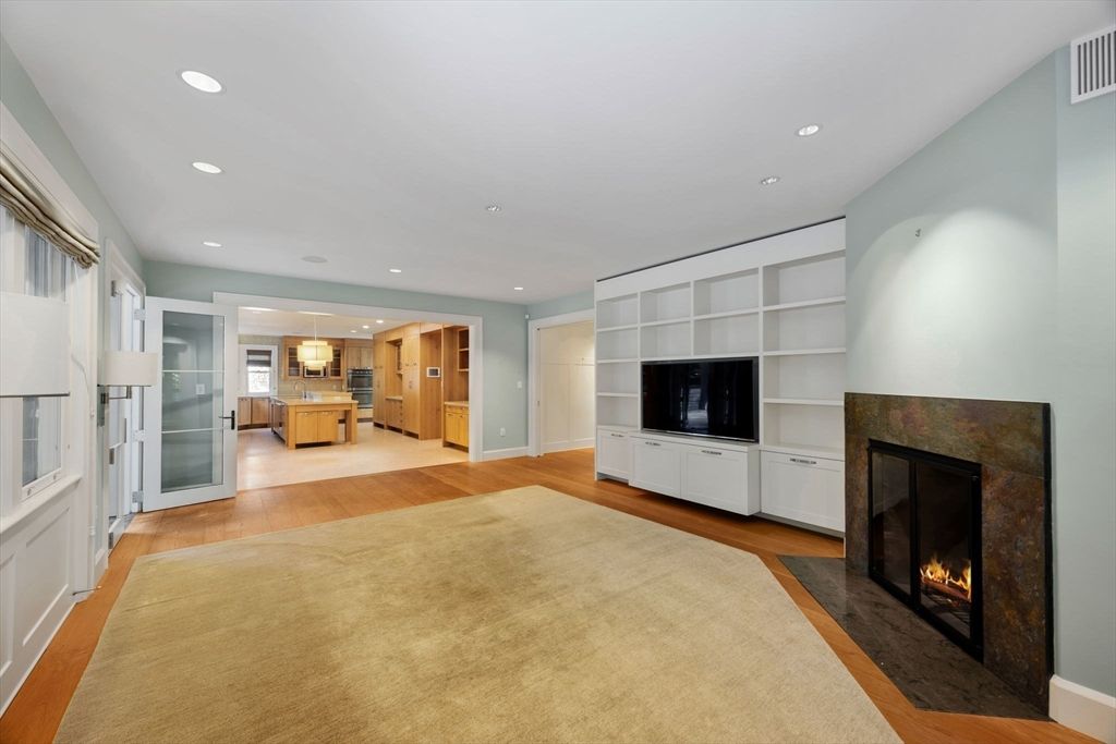 Fireplace, Interior, Kitchen, Pendant Lights, Recessed Lighting, Wood Texture Flooring