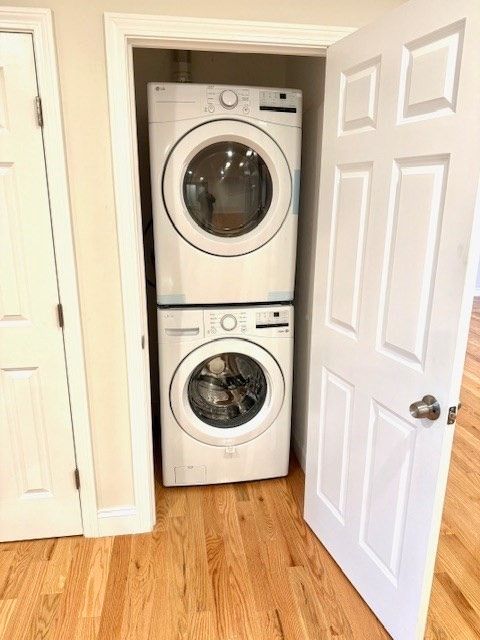 Interior, Utility Closets, Washer, Wood Texture Flooring