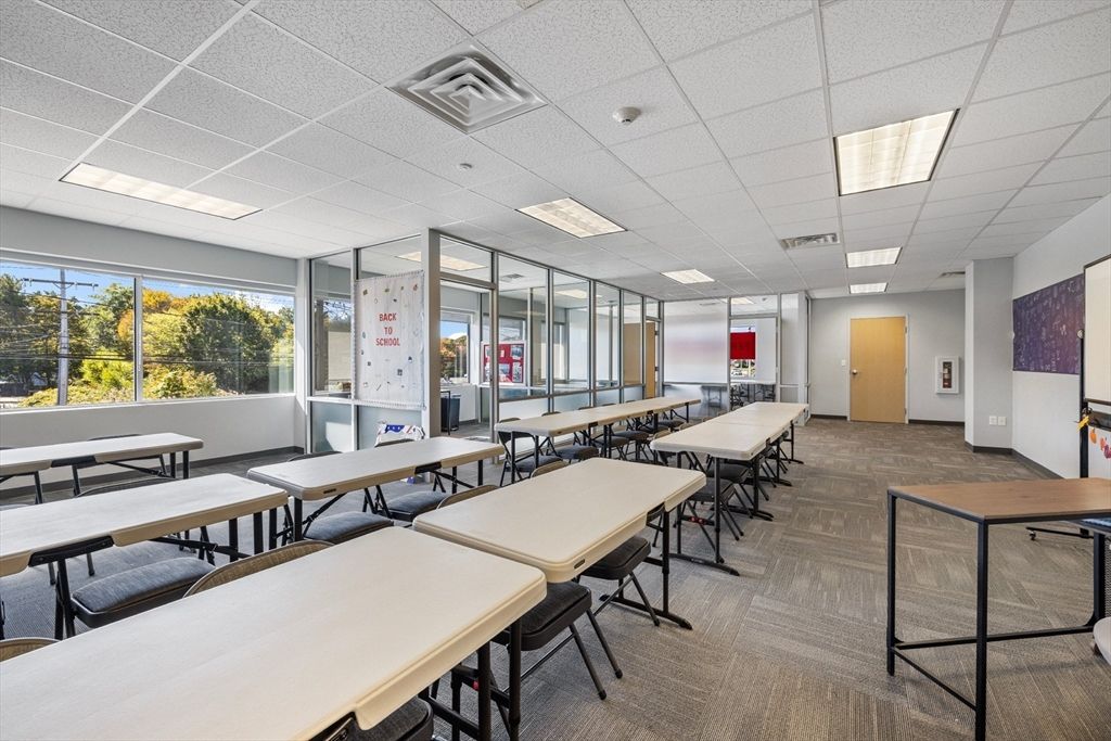 Dining room, Interior, Recessed Lighting