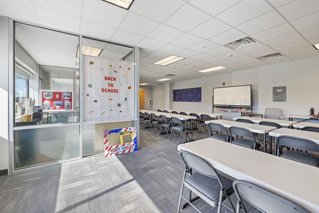 Dining room, Interior, Recessed Lighting