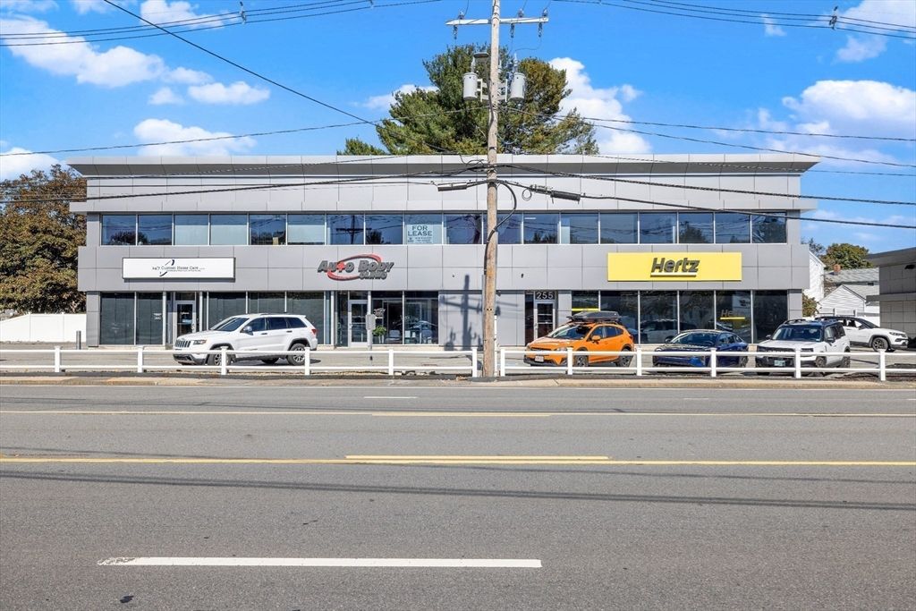 Exterior, Facade, Rowhouse