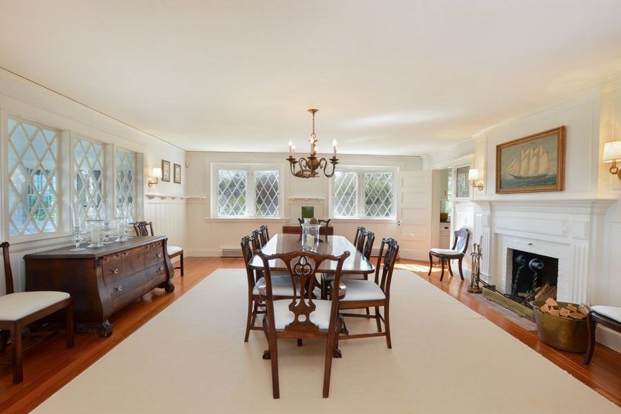 Chandelier, Dining room, Fireplace, Interior, Wood Texture Flooring