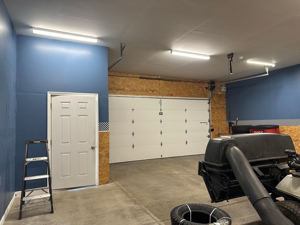Garage, Interior