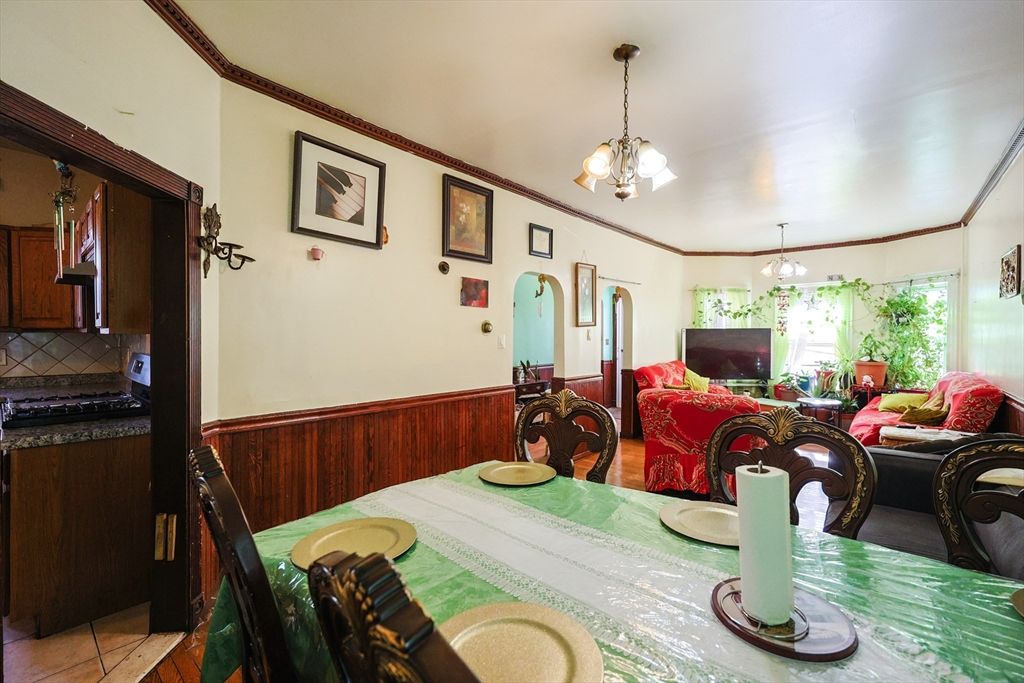 Chandelier, Dining room, Interior, Living room, Pendant Lights, Wood Texture Flooring