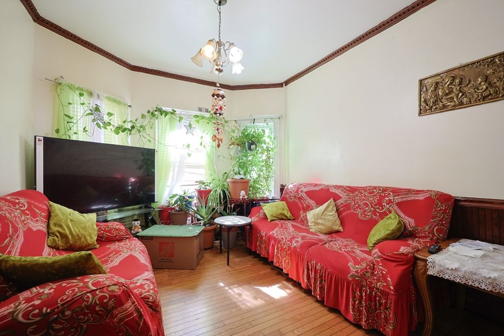 Interior, Living room, Pendant Lights, Wood Texture Flooring