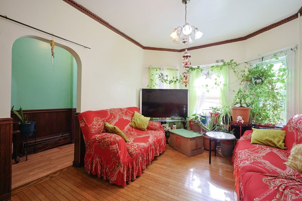 Interior, Living room, Pendant Lights, Wood Texture Flooring