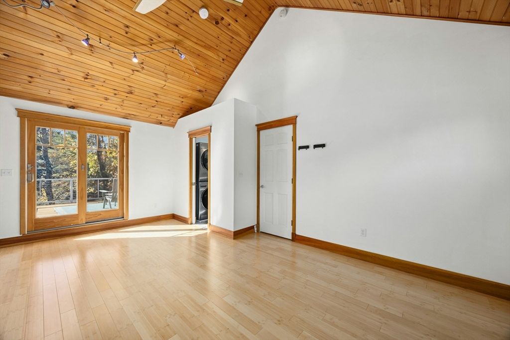 Empty room, Interior, Wooden Ceilings, Wood Texture Flooring