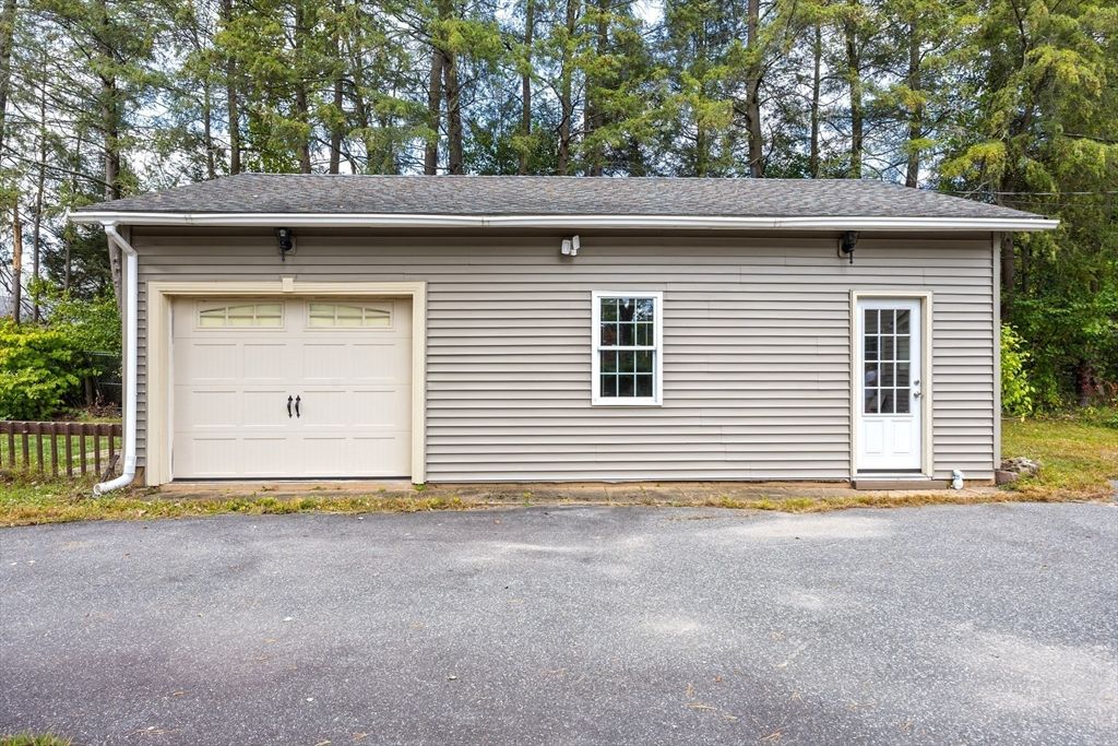 Detached Garage, Exterior