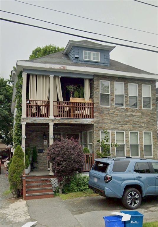 Exterior, Facade, Brick Facade, American Foursquare
