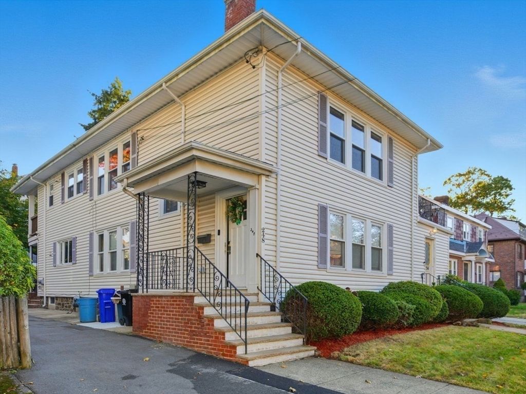 Exterior, Facade, Queen Anne Victorian