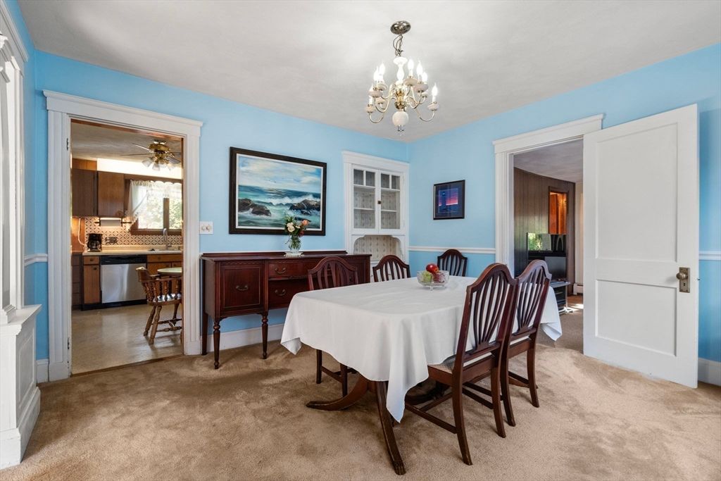 Chandelier, Dining room, Interior, Kitchen