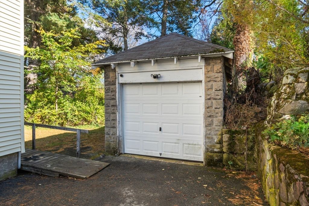 Detached Garage, Exterior